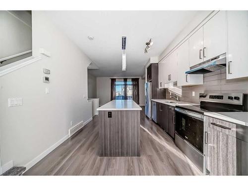 940 Sherwood Boulevard Nw, Calgary, AB - Indoor Photo Showing Kitchen With Stainless Steel Kitchen With Upgraded Kitchen