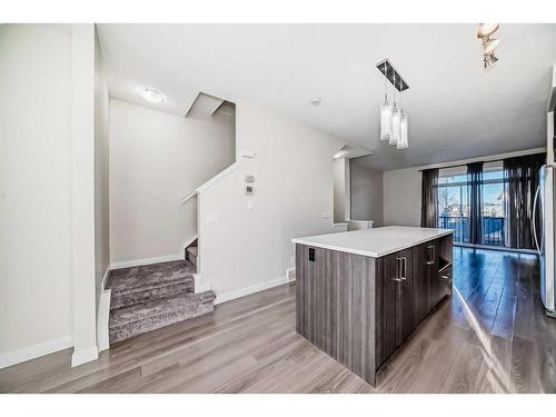 940 Sherwood Boulevard Nw, Calgary, AB - Indoor