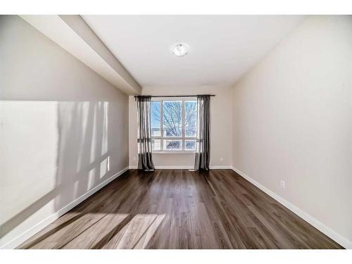 940 Sherwood Boulevard Nw, Calgary, AB - Indoor Photo Showing Other Room