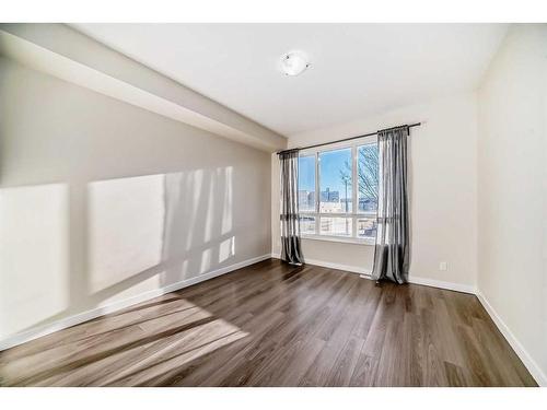 940 Sherwood Boulevard Nw, Calgary, AB - Indoor Photo Showing Other Room