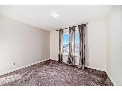 940 Sherwood Boulevard Nw, Calgary, AB - Indoor Photo Showing Other Room