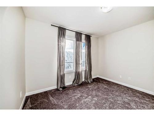 940 Sherwood Boulevard Nw, Calgary, AB - Indoor Photo Showing Other Room