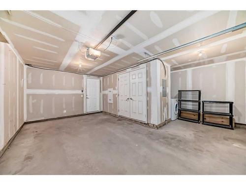 940 Sherwood Boulevard Nw, Calgary, AB - Indoor Photo Showing Garage