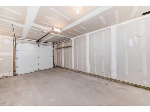 940 Sherwood Boulevard Nw, Calgary, AB - Indoor Photo Showing Garage