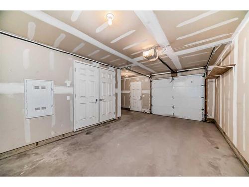 940 Sherwood Boulevard Nw, Calgary, AB - Indoor Photo Showing Garage