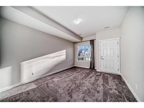 940 Sherwood Boulevard Nw, Calgary, AB - Indoor Photo Showing Other Room