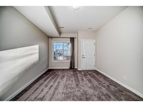 940 Sherwood Boulevard Nw, Calgary, AB - Indoor Photo Showing Other Room