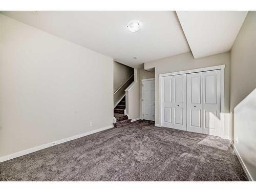 940 Sherwood Boulevard Nw, Calgary, AB - Indoor Photo Showing Other Room