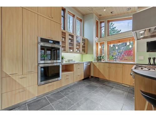 4307 Anne Avenue Sw, Calgary, AB - Indoor Photo Showing Kitchen