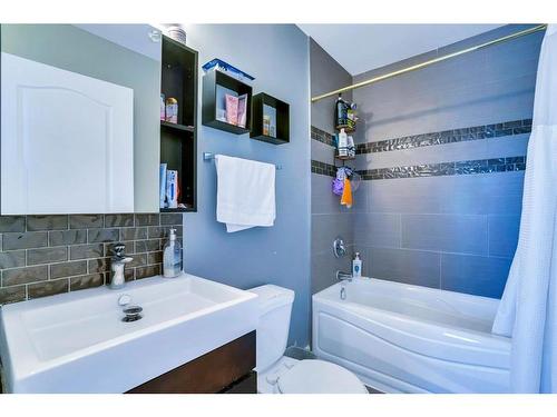 2-468 Woodbine Boulevard Sw, Calgary, AB - Indoor Photo Showing Bathroom