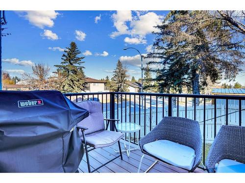 2-468 Woodbine Boulevard Sw, Calgary, AB - Outdoor