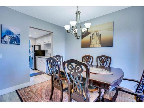 2-468 Woodbine Boulevard Sw, Calgary, AB - Indoor Photo Showing Dining Room