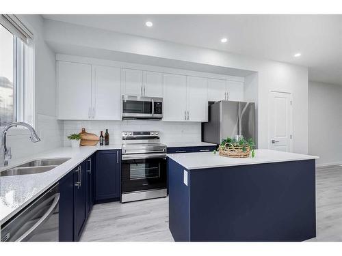 152 Edith Place Nw, Calgary, AB - Indoor Photo Showing Kitchen With Stainless Steel Kitchen With Double Sink With Upgraded Kitchen