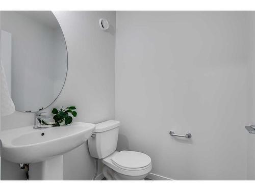 152 Edith Place Nw, Calgary, AB - Indoor Photo Showing Bathroom