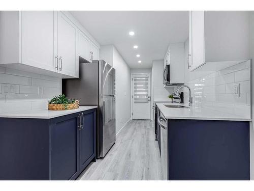 152 Edith Place Nw, Calgary, AB - Indoor Photo Showing Kitchen