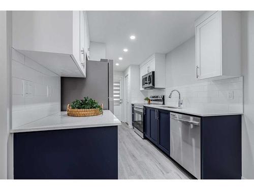 152 Edith Place Nw, Calgary, AB - Indoor Photo Showing Kitchen With Stainless Steel Kitchen With Upgraded Kitchen