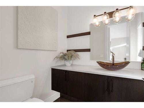 2635 29 Street Sw, Calgary, AB - Indoor Photo Showing Bathroom