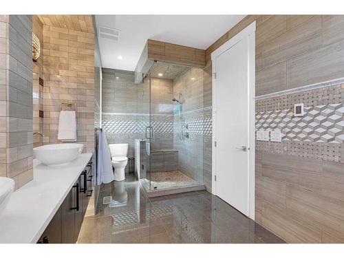 2635 29 Street Sw, Calgary, AB - Indoor Photo Showing Bathroom