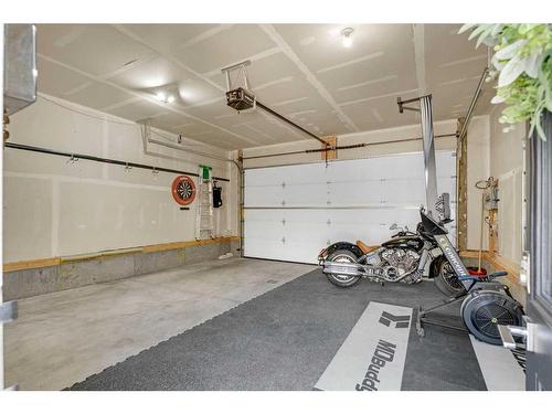 2635 29 Street Sw, Calgary, AB - Indoor Photo Showing Garage