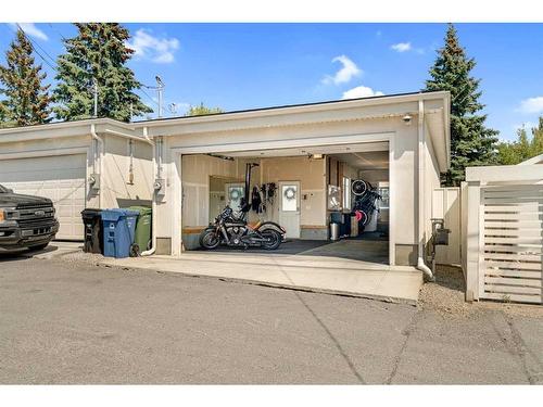 2635 29 Street Sw, Calgary, AB - Outdoor