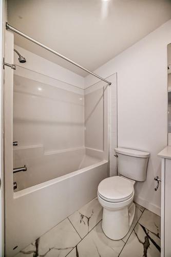 3517-60 Skyview Ranch Road Ne, Calgary, AB - Indoor Photo Showing Bathroom