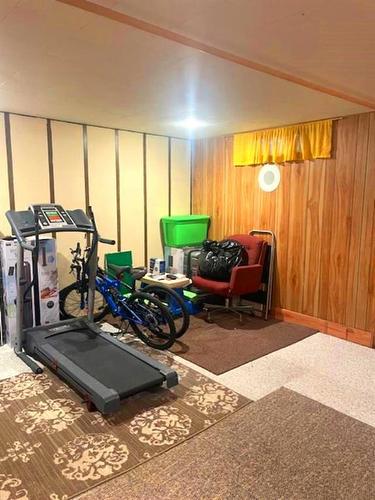 509 40 Street Ne, Calgary, AB - Indoor Photo Showing Gym Room