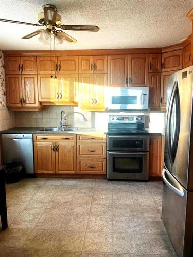 509 40 Street Ne, Calgary, AB - Indoor Photo Showing Kitchen With Double Sink