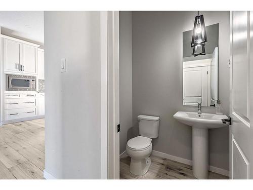 532 Belmont Heath Sw, Calgary, AB - Indoor Photo Showing Bathroom