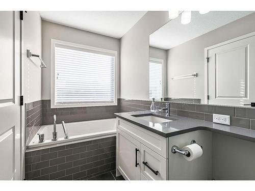 532 Belmont Heath Sw, Calgary, AB - Indoor Photo Showing Bathroom