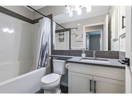 532 Belmont Heath Sw, Calgary, AB - Indoor Photo Showing Bathroom