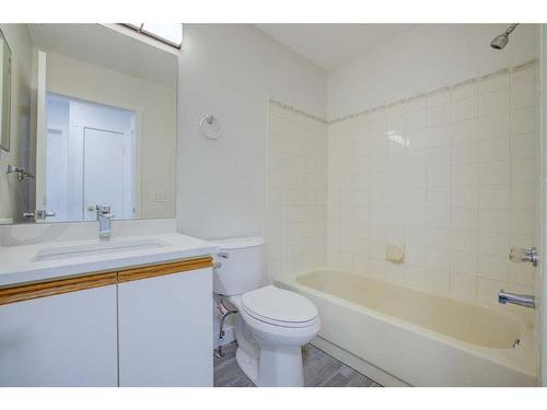 3847 Catalina Boulevard Ne, Calgary, AB - Indoor Photo Showing Bathroom