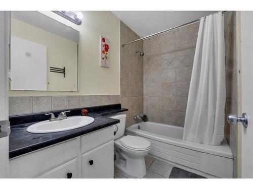 189 Templehill Drive Ne, Calgary, AB - Indoor Photo Showing Bathroom