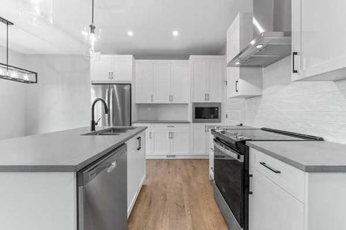 23 Key Cove, Airdrie, AB - Indoor Photo Showing Kitchen With Double Sink With Upgraded Kitchen