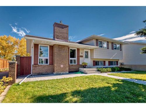 16 Madigan Court Ne, Calgary, AB - Outdoor