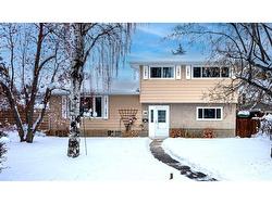 14 Glacier Place SW Calgary, AB T3E 5A4