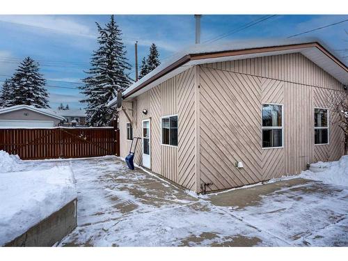 14 Glacier Place Sw, Calgary, AB - Outdoor