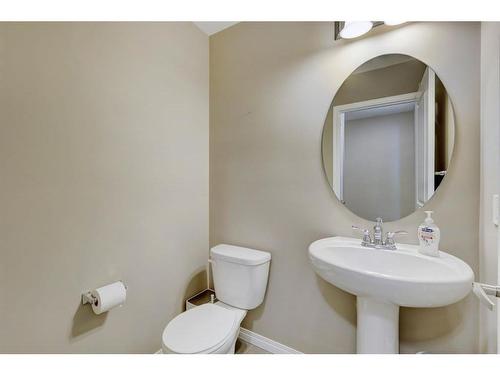 1587 Windstone Road Sw, Airdrie, AB - Indoor Photo Showing Bathroom