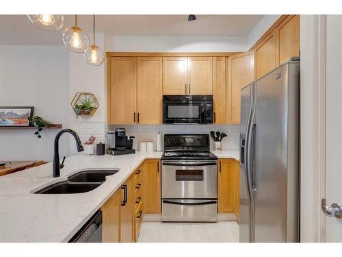 4-2001 34 Avenue Sw, Calgary, AB - Indoor Photo Showing Kitchen With Double Sink