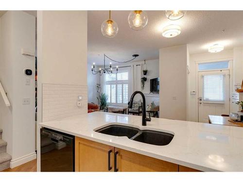 4-2001 34 Avenue Sw, Calgary, AB - Indoor Photo Showing Kitchen With Double Sink