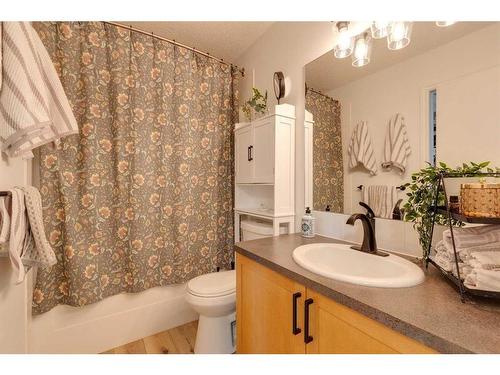 4-2001 34 Avenue Sw, Calgary, AB - Indoor Photo Showing Bathroom