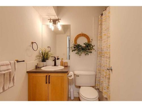 4-2001 34 Avenue Sw, Calgary, AB - Indoor Photo Showing Bathroom