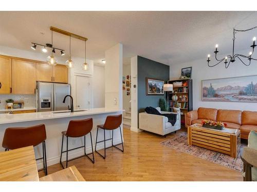 4-2001 34 Avenue Sw, Calgary, AB - Indoor Photo Showing Kitchen With Upgraded Kitchen