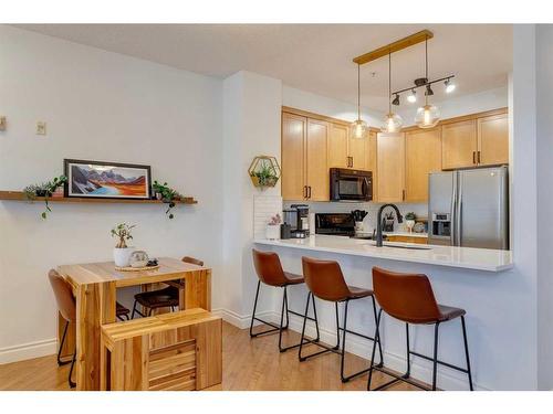 4-2001 34 Avenue Sw, Calgary, AB - Indoor Photo Showing Kitchen