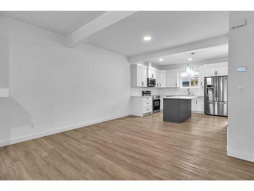 155 Wolf Creek Avenue Se, Calgary, AB - Indoor Photo Showing Kitchen