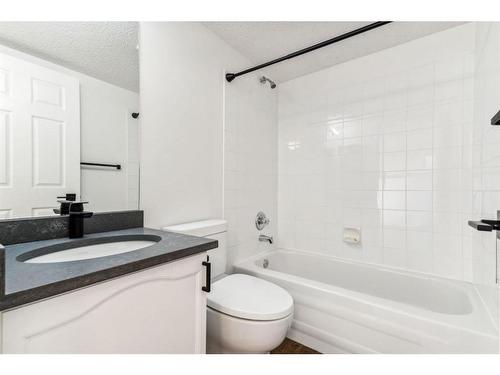 151 Mt Aberdeen Close Se, Calgary, AB - Indoor Photo Showing Bathroom