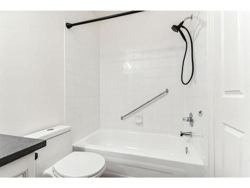 151 Mt Aberdeen Close Se, Calgary, AB - Indoor Photo Showing Bathroom