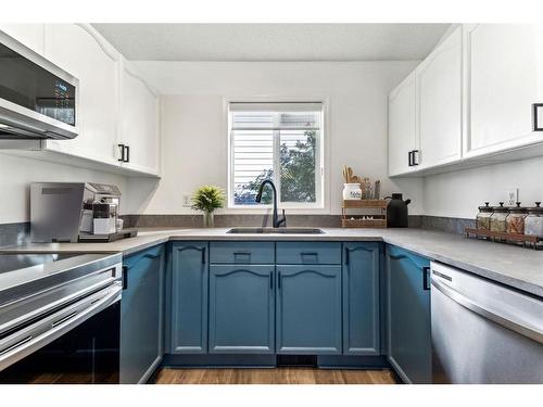 151 Mt Aberdeen Close Se, Calgary, AB - Indoor Photo Showing Kitchen