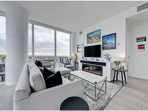 1607-615 6 Avenue Se, Calgary, AB - Indoor Photo Showing Living Room