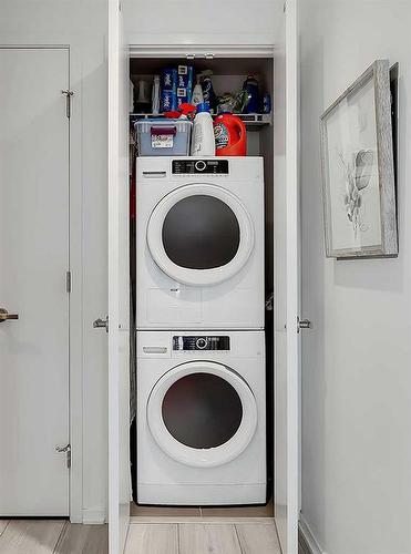 1607-615 6 Avenue Se, Calgary, AB - Indoor Photo Showing Laundry Room