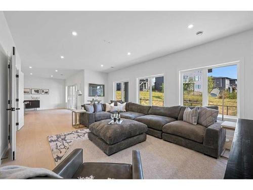 29 Timberline Court Sw, Calgary, AB - Indoor Photo Showing Living Room